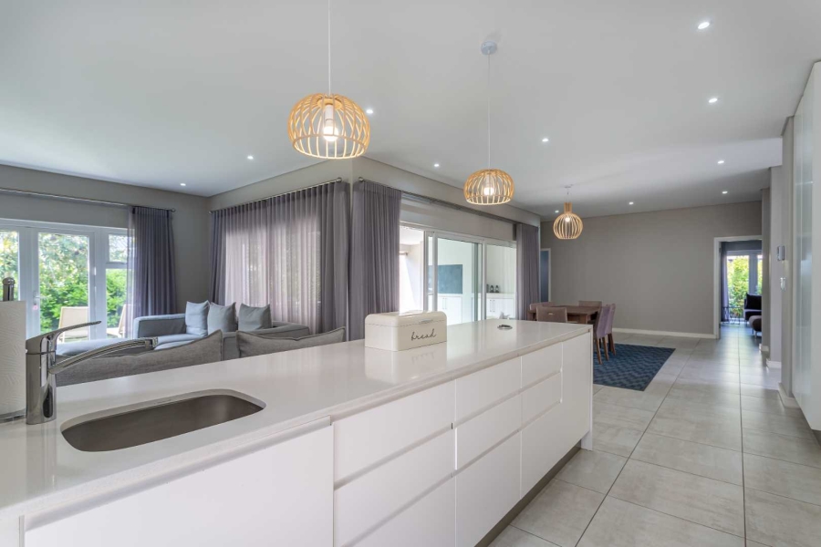 To Let 5 Bedroom Property for Rent in Val De Vie Estate Western Cape